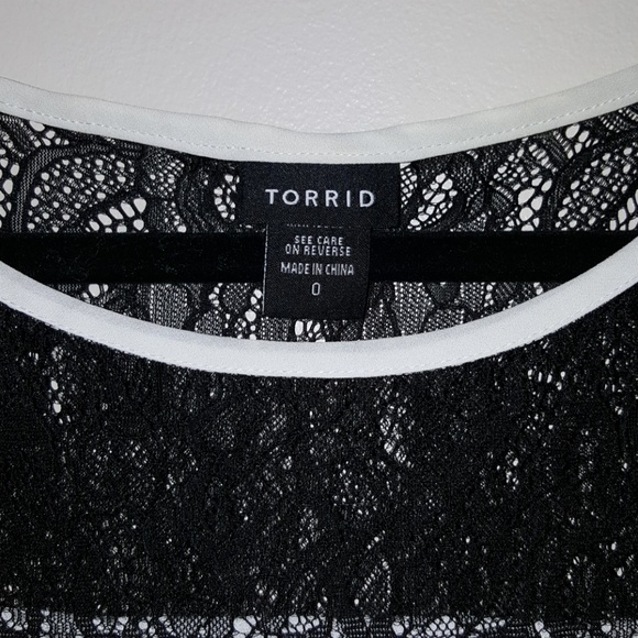 4X HOST PICK! TORRID ~ Lace Detail-Short Sleeve Blouse - Picture 2 of 6